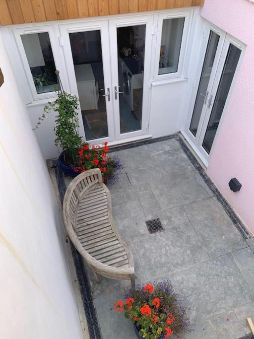 Newly Refurbished Uplyme Getaway Apartment Exterior photo